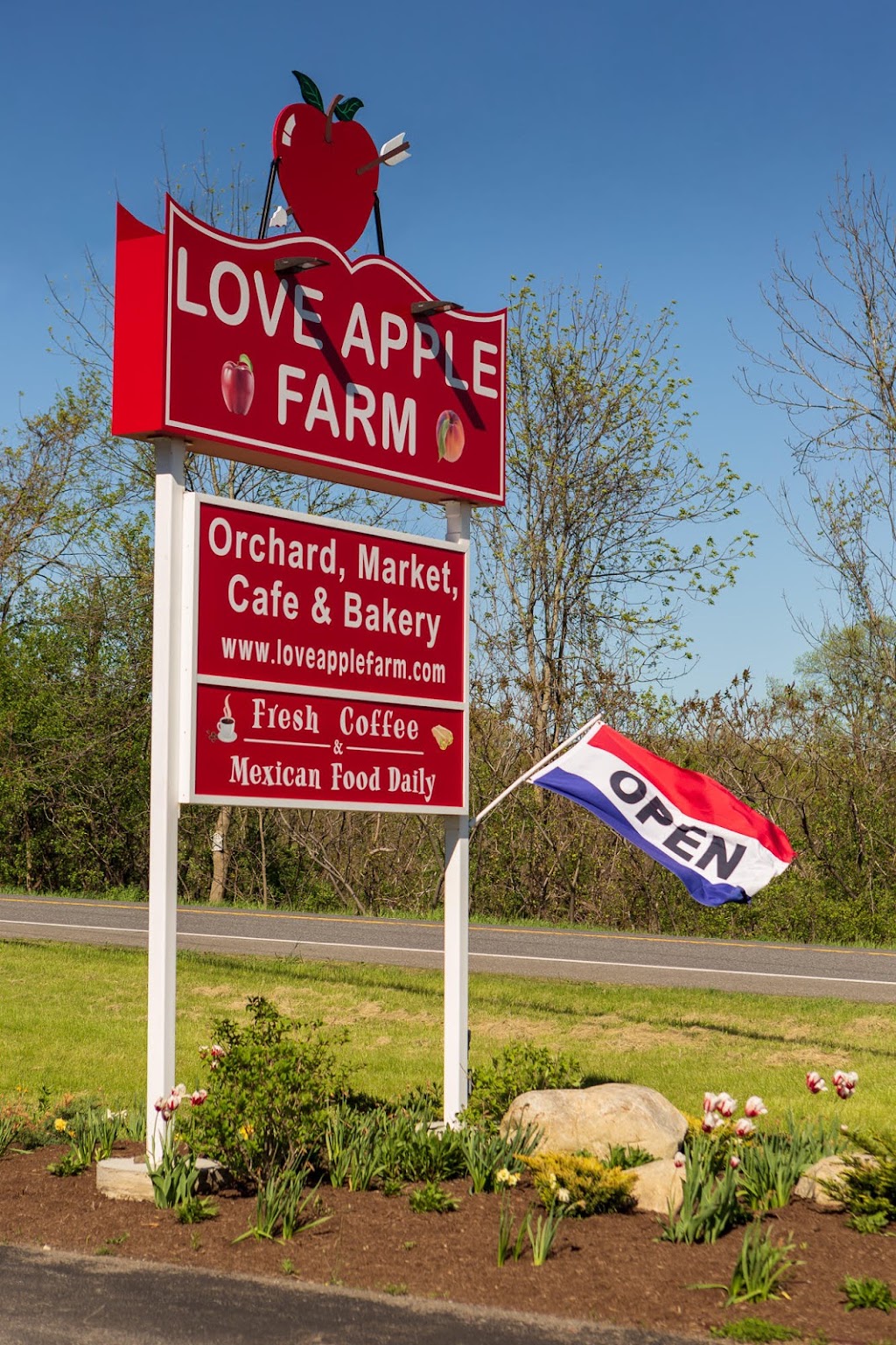 Love Apple Farm | 1421 NY-9H, Ghent, NY 12075 | Phone: (518) 828-5048