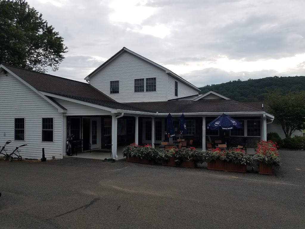 Canaan Country Club and The Belted Cow | 74 High St, Canaan, CT 06018 | Phone: (860) 824-7683