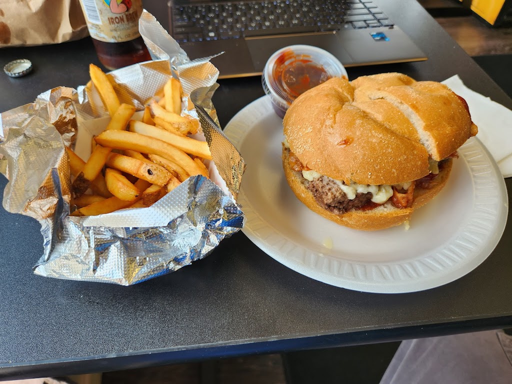 K LaMays Steamed Cheeseburgers | 690 E Main St, Meriden, CT 06450 | Phone: (203) 237-8326