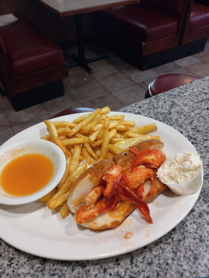 Country Corner Restaurant | 756 Amity Rd, Bethany, CT 06524 | Phone: (203) 393-1489