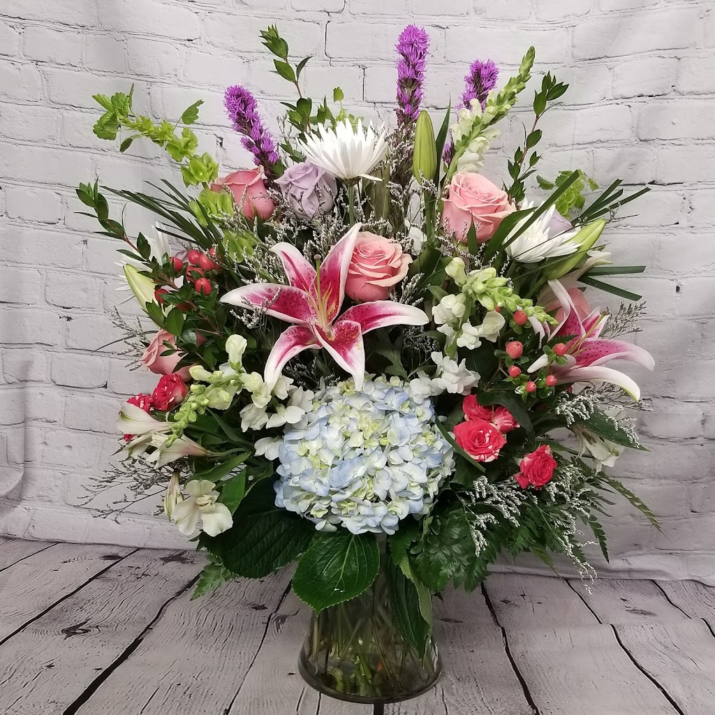 The Colonial Flower Shop | 20 New Paltz Plaza, 271 Main St, New Paltz, NY 12561 | Phone: (845) 255-5506