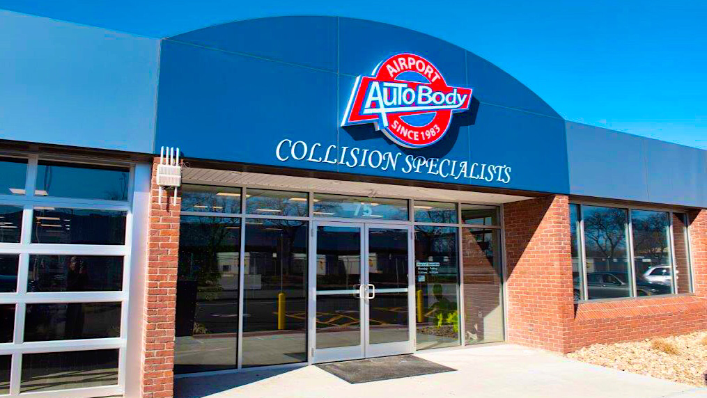 Airport Road Auto Body Inc | 75 Locust St, Hartford, CT 06114 | Phone: (860) 296-2639