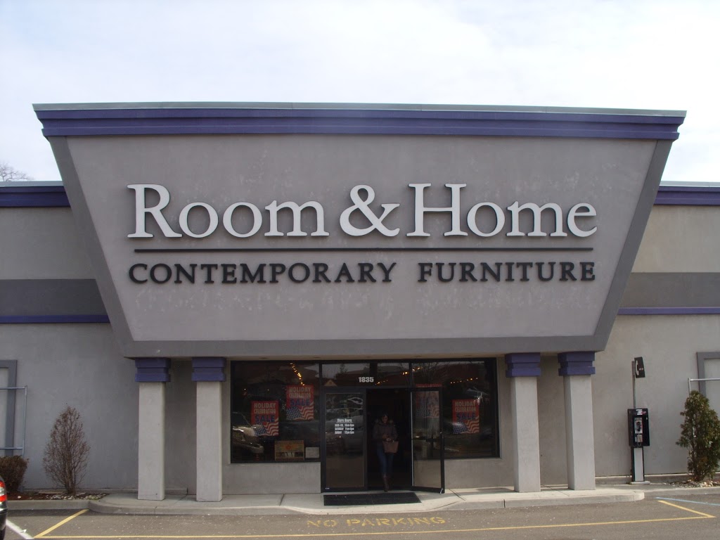 Room & Home Contemporary Furniture | 1835 W Edgar Rd, Linden, NJ 07036 | Phone: (908) 474-1711