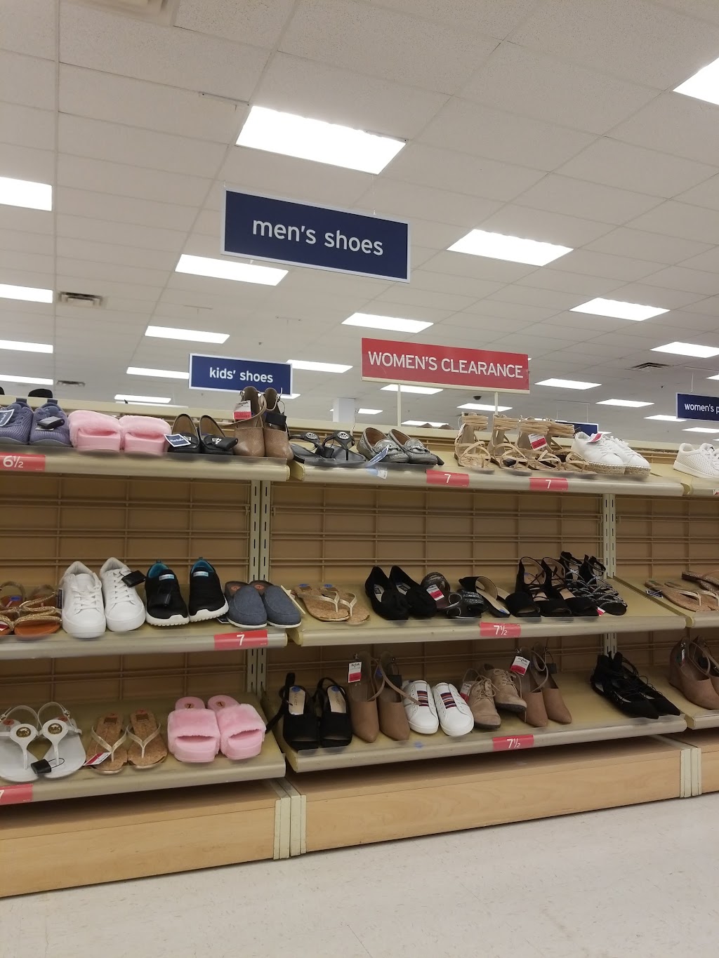 Marshalls | 325 Russell St, Hadley, MA 01035 | Phone: (413) 582-0324