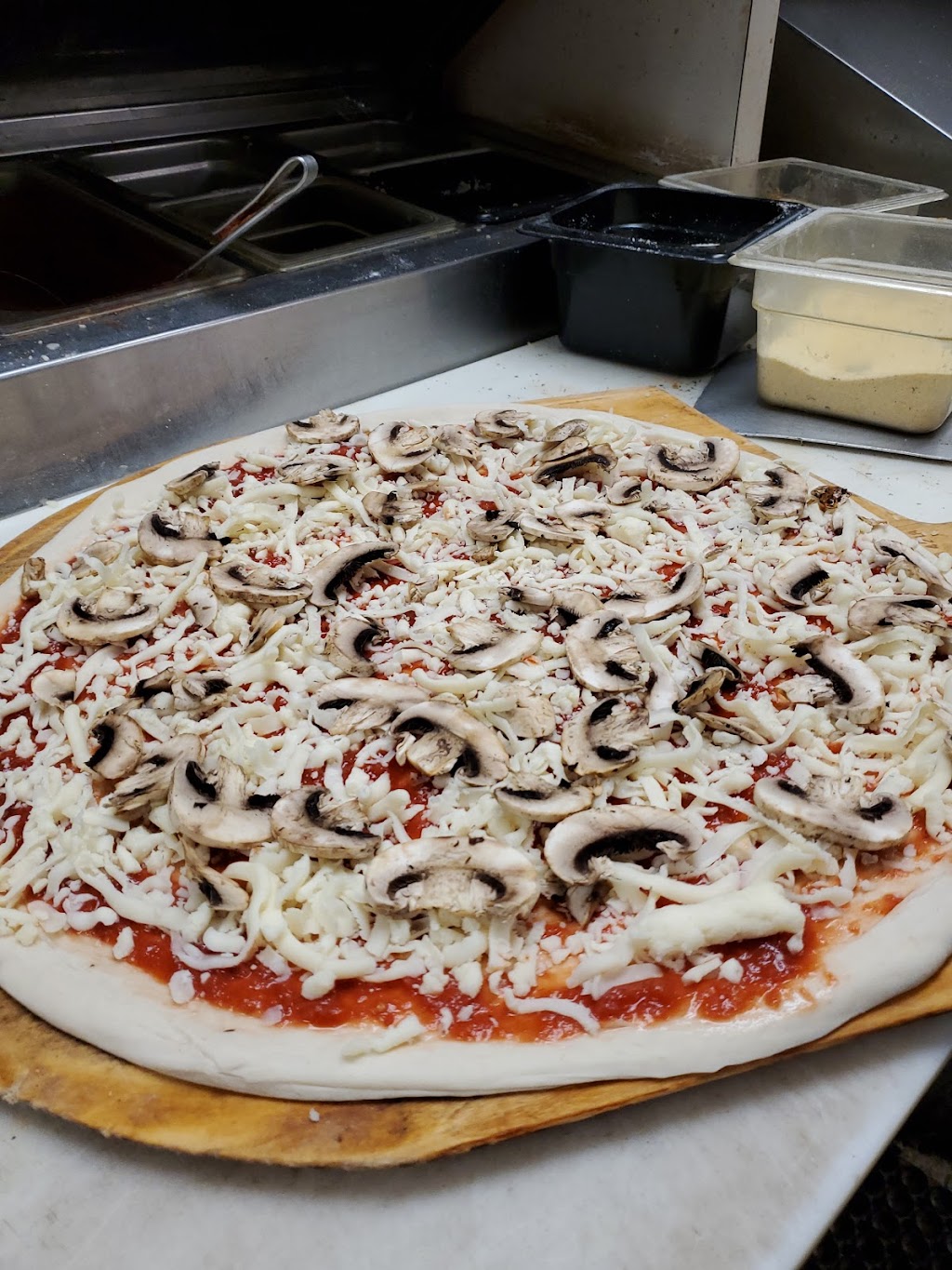Bella Gourmet Pizzeria | 125 Fenn Rd, Newington, CT 06111 | Phone: (860) 667-0330