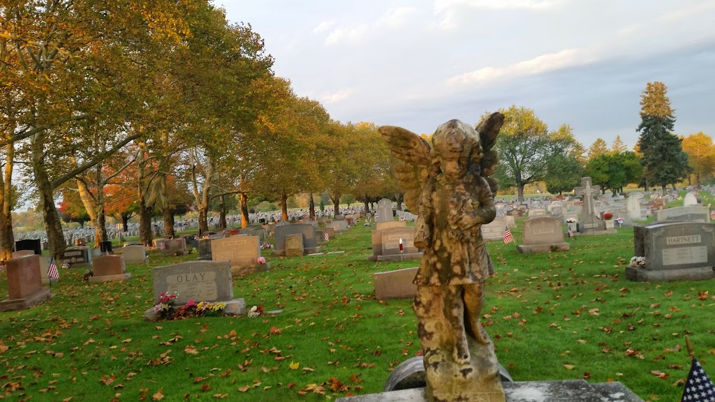 Holy Saviour Cemetery | 2575 Linden St, Bethlehem, PA 18017 | Phone: (610) 866-2372