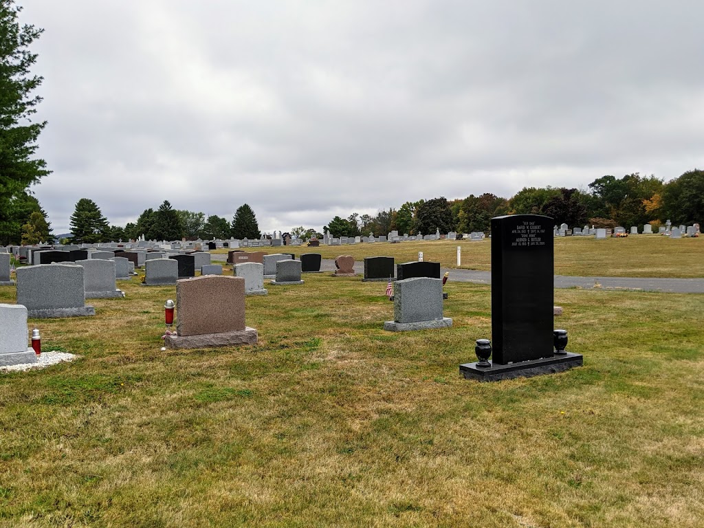 Calvary Cemetery-St Mary | 307 Bow Ln, Middletown, CT 06457 | Phone: (860) 347-6263