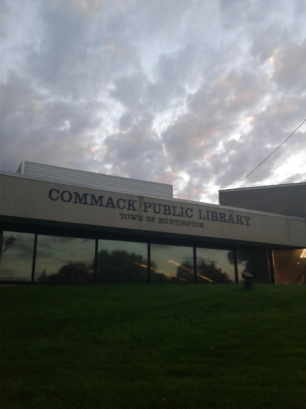 Commack Public Library | 18 Hauppauge Rd, Commack, NY 11725 | Phone: (631) 499-0888