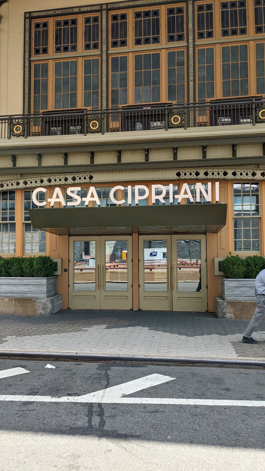 Cipriani South Street | 10 South St, New York, NY 10004 | Phone: (646) 278-7231