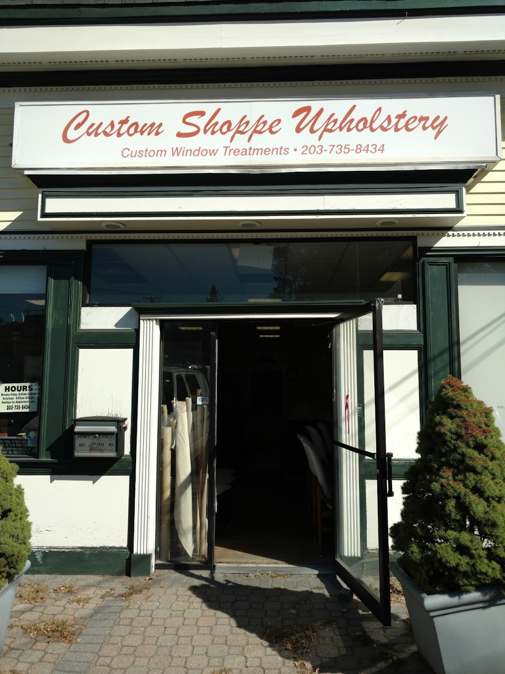 Custom Shoppe Upholstery | 150 Wakelee Ave, Ansonia, CT 06401 | Phone: (203) 735-8434