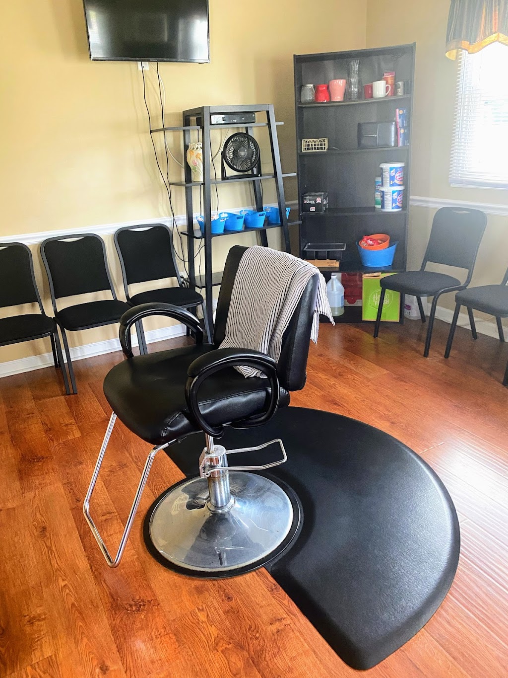 Cutest Little Hair House | 1856 Burlington-Mount Holly Rd, Mt Holly, NJ 08060 | Phone: (609) 261-4422