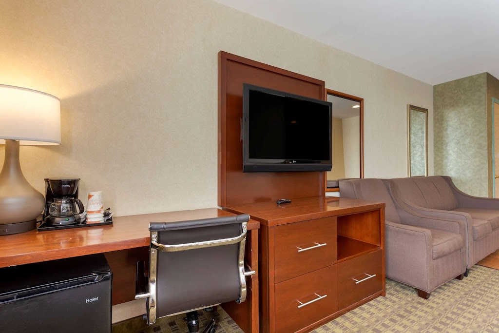 Comfort Inn | 3218 Emmons Ave, Brooklyn, NY 11235 | Phone: (718) 368-3334