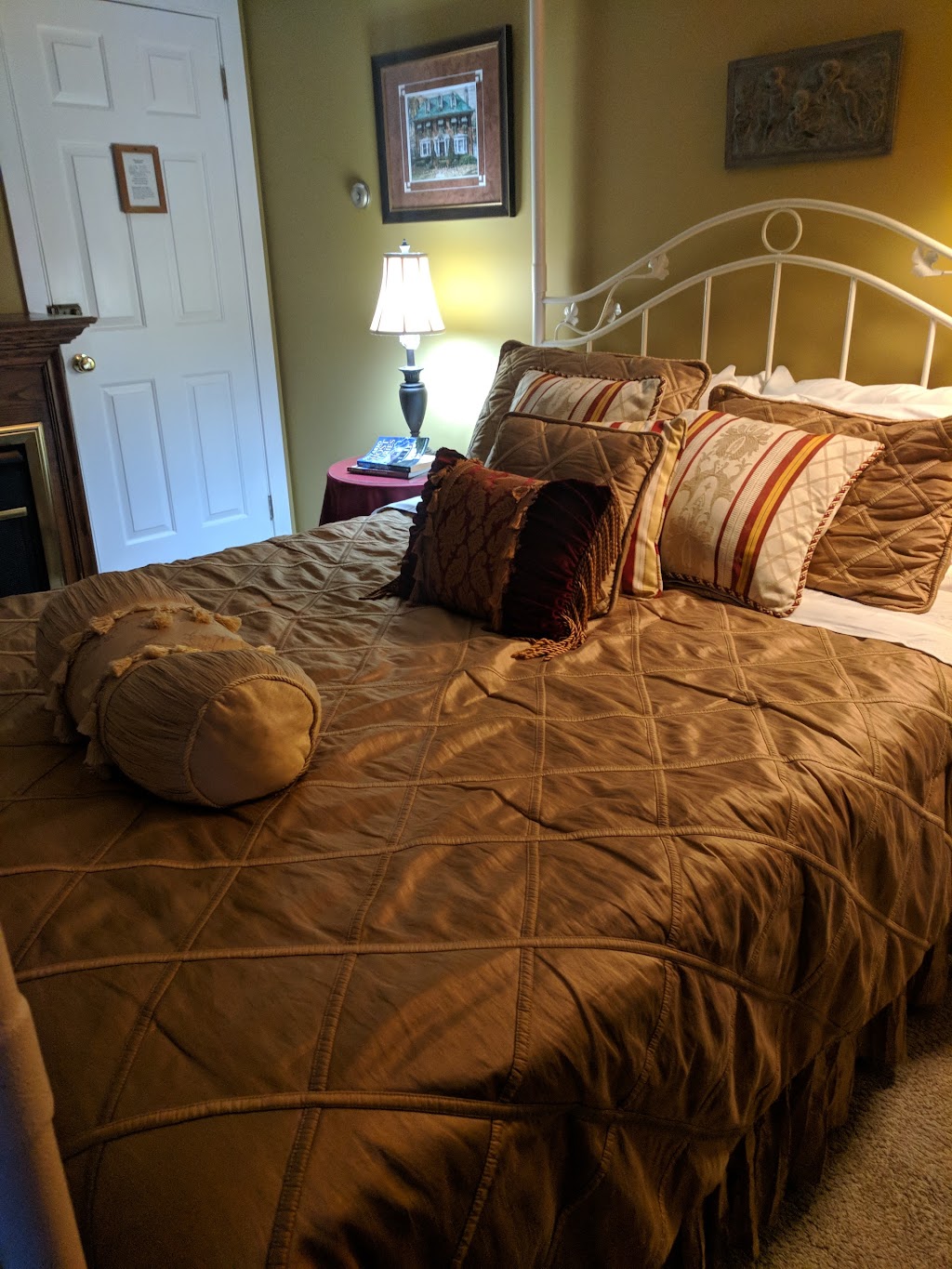 Pineapple Hill Inn Bed & Breakfast | 1324 River Rd, New Hope, PA 18938 | Phone: (888) 866-8404