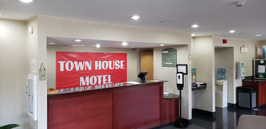 Town House Motel | 351 Franklin St, East Windsor, NJ 08520 | Phone: (609) 448-2400