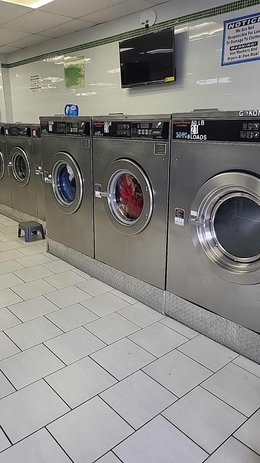 Mary Lous Laundromat | 144 Tolland St, East Hartford, CT 06108 | Phone: (860) 289-9322