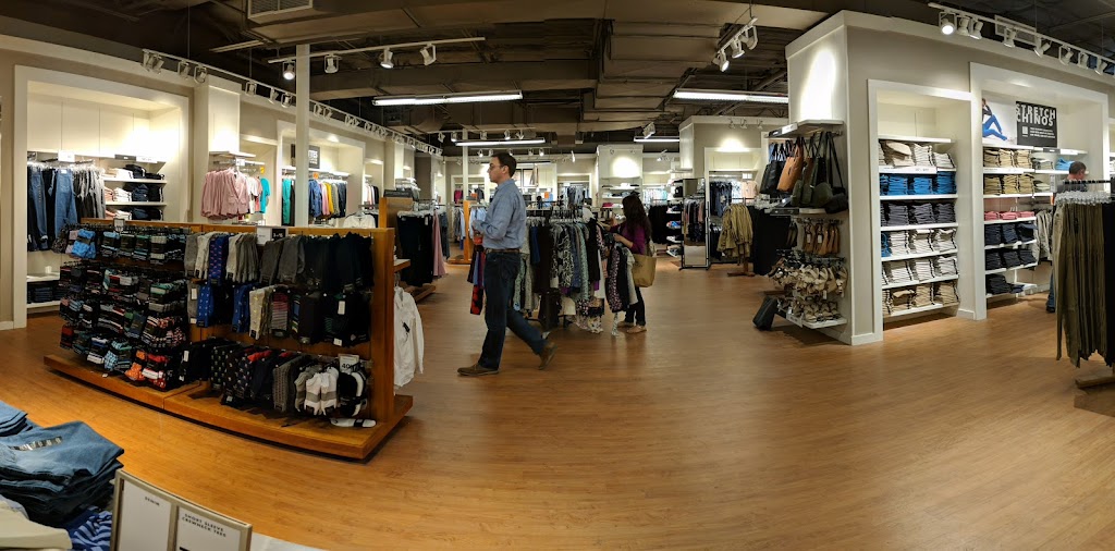 Banana Republic Factory Store | 640 Premium Outlet Blvd, Lee, MA 01238 | Phone: (413) 243-8051