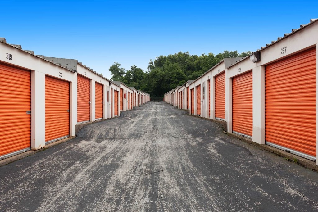 Public Storage | 2025 Chemical Rd, Plymouth Meeting, PA 19462 | Phone: (484) 533-7358