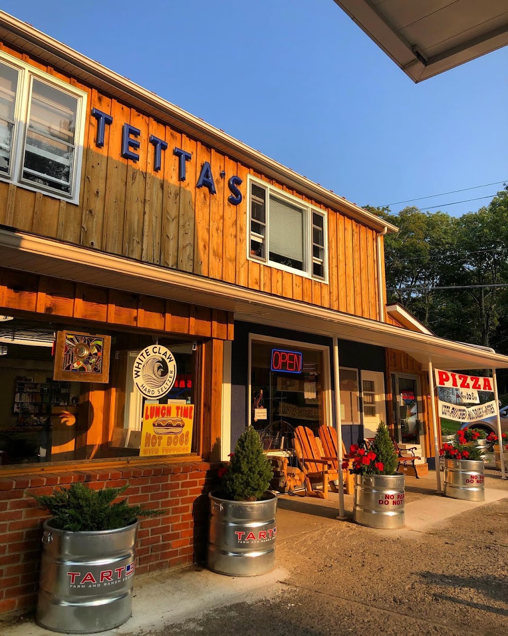 Tettas Market and Pizzeria | 2082 Co Rd 3, Olivebridge, NY 12461 | Phone: (845) 657-2338