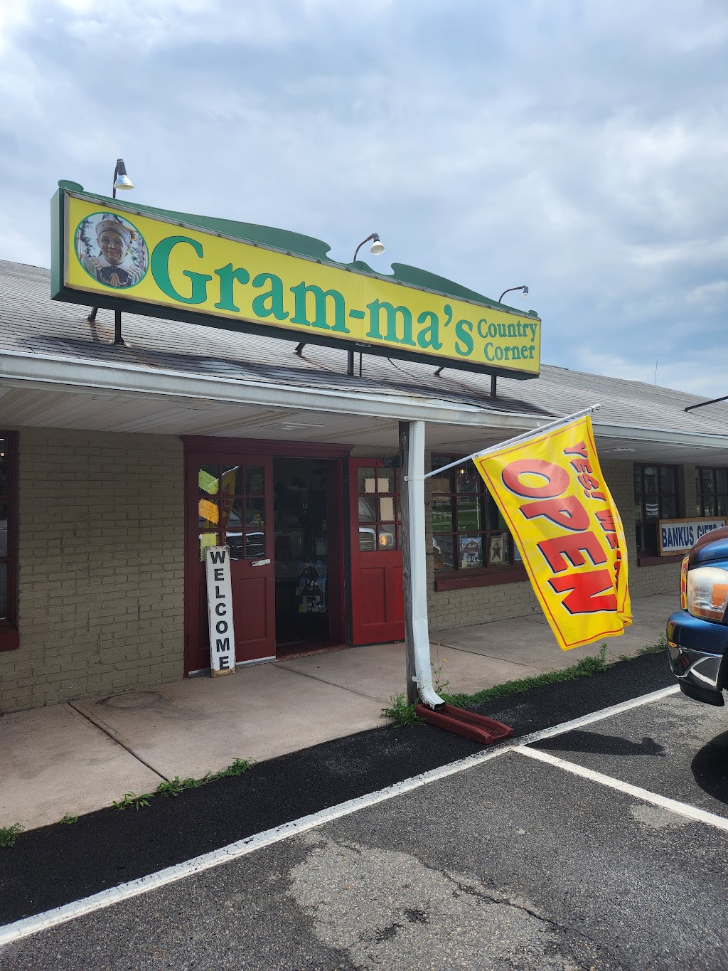 Gram-mas Country Corner, LLC | 592 PA-940, Pocono Lake, PA 18347 | Phone: (570) 355-7474