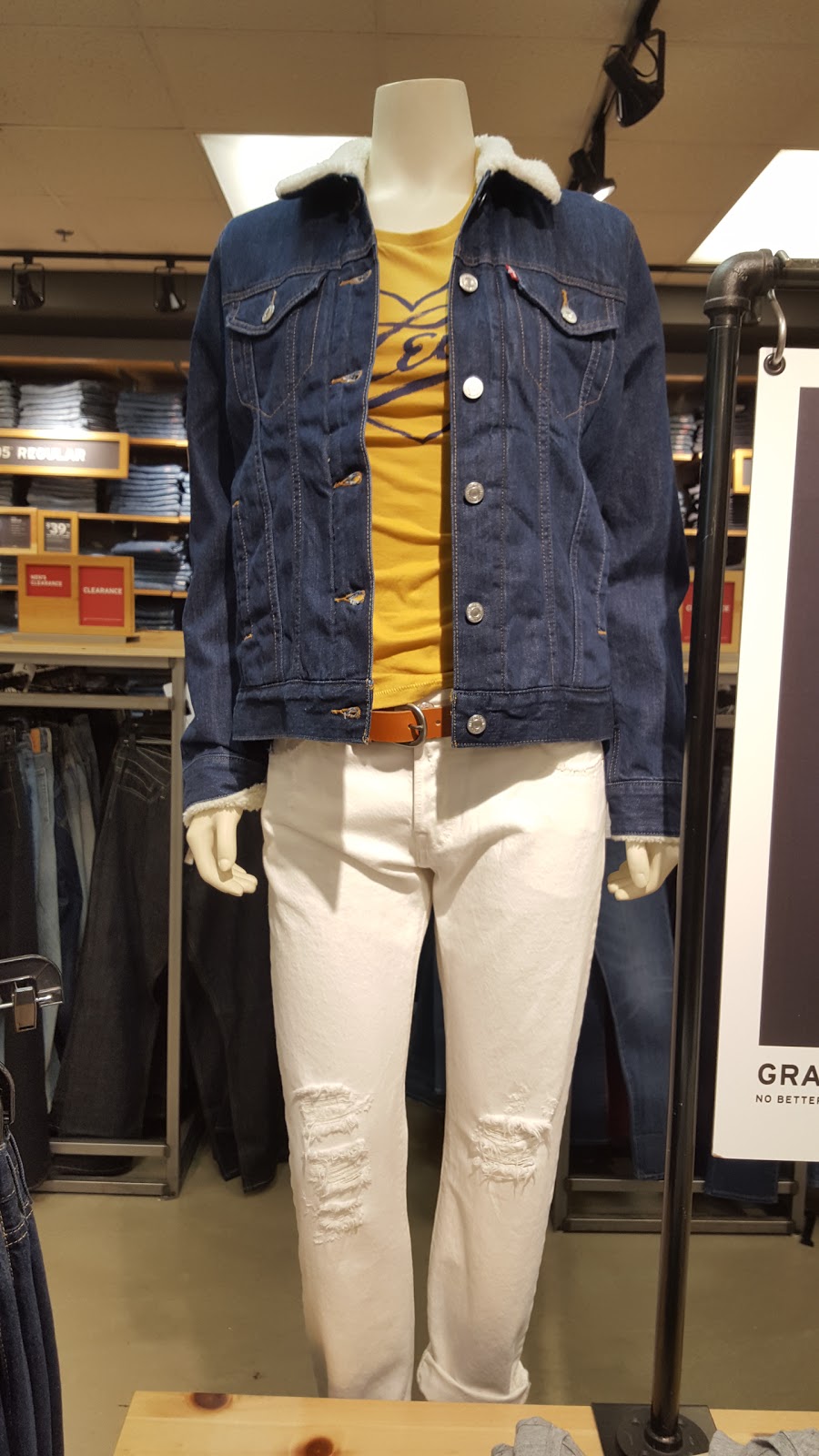 Levis Outlet Store | 1018 Tanger Mall Dr #1018, Riverhead, NY 11901 | Phone: (631) 208-3683
