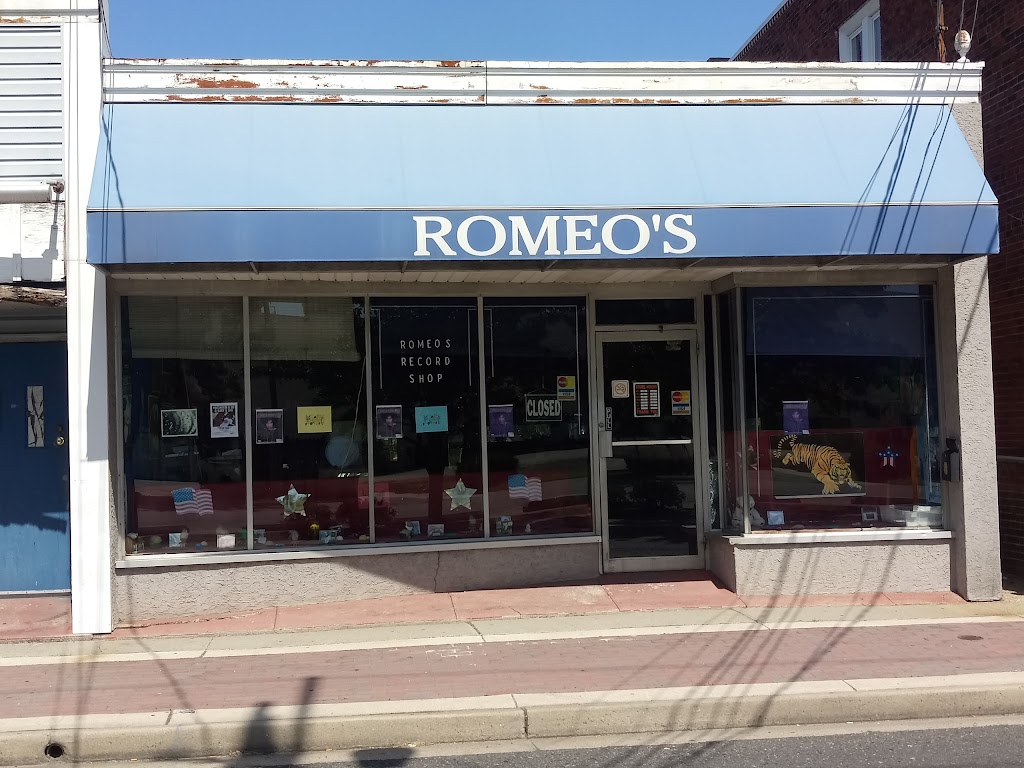 Romeos Record Shop | 1313 N Delaware St, Paulsboro, NJ 08066 | Phone: (856) 423-3112
