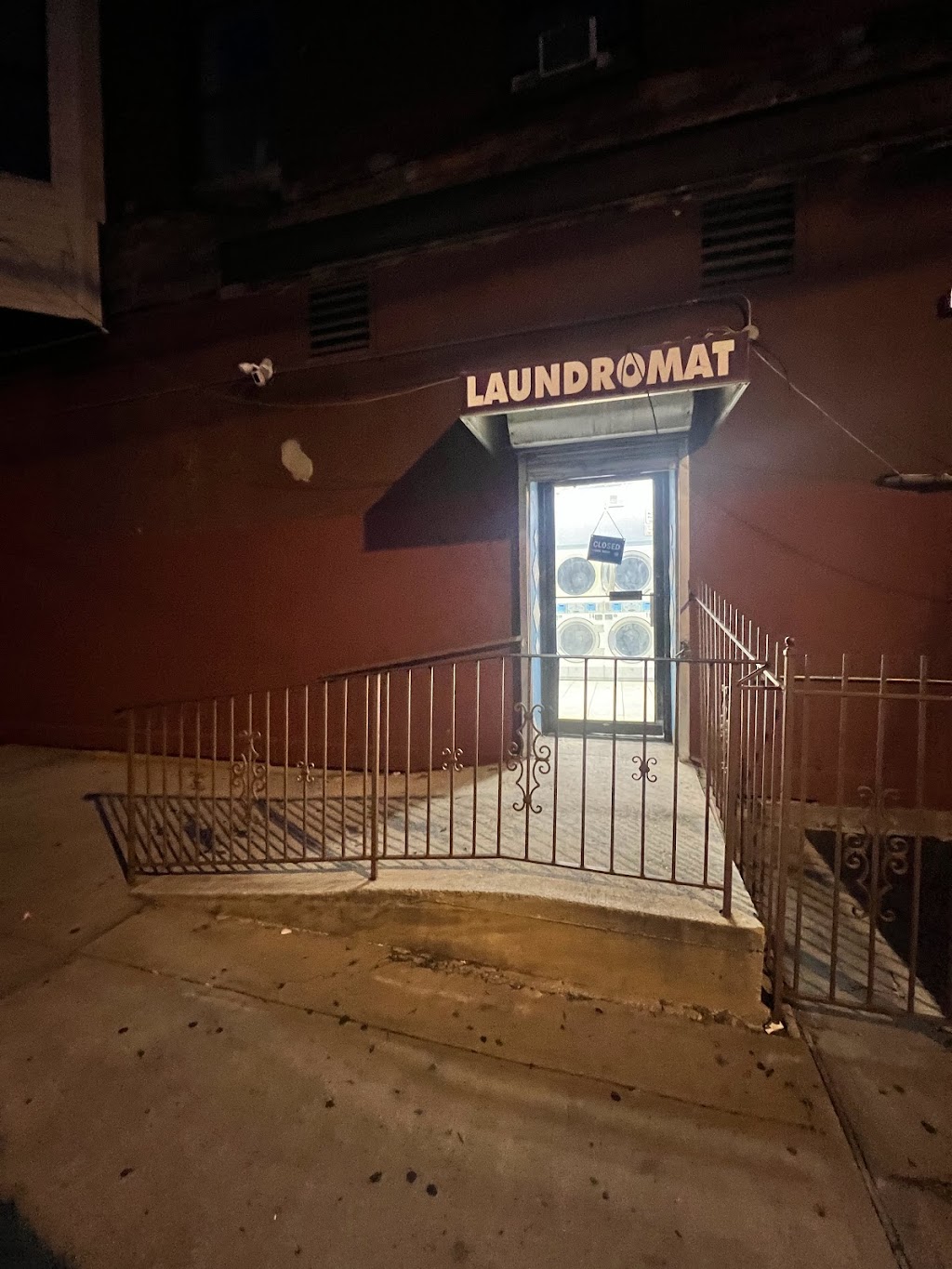 Friendly Laundromat | 340 Communipaw Ave, Jersey City, NJ 07304 | Phone: (201) 416-4450
