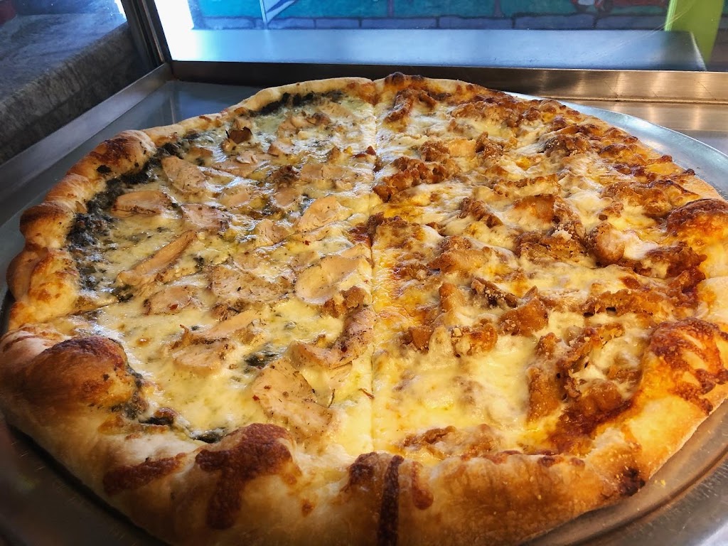 Husky Pizza | 46 W Center St, Manchester, CT 06040 | Phone: (860) 645-1400