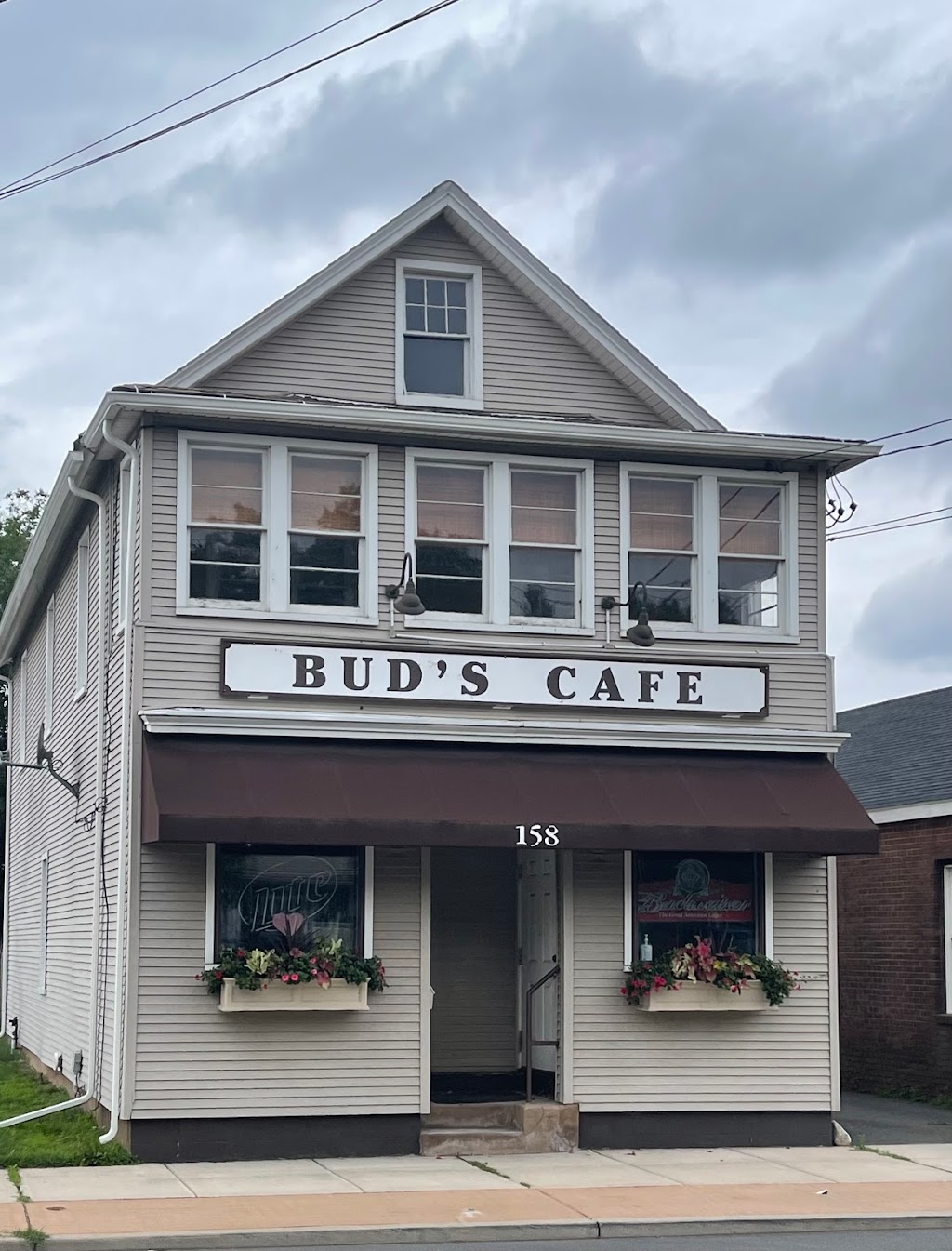 Buds Cafe | 158 Main St # 1, Portland, CT 06480 | Phone: (860) 342-1540