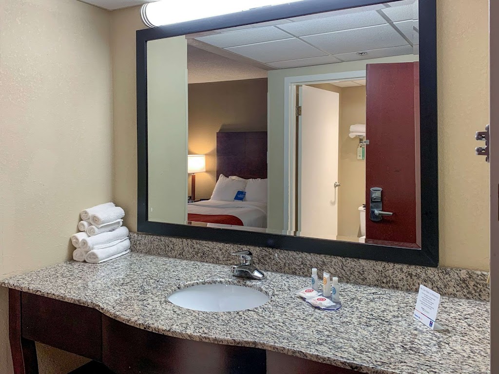 Comfort Inn & Suites East Hartford - Hartford | 333 Roberts St, East Hartford, CT 06108 | Phone: (860) 289-4950