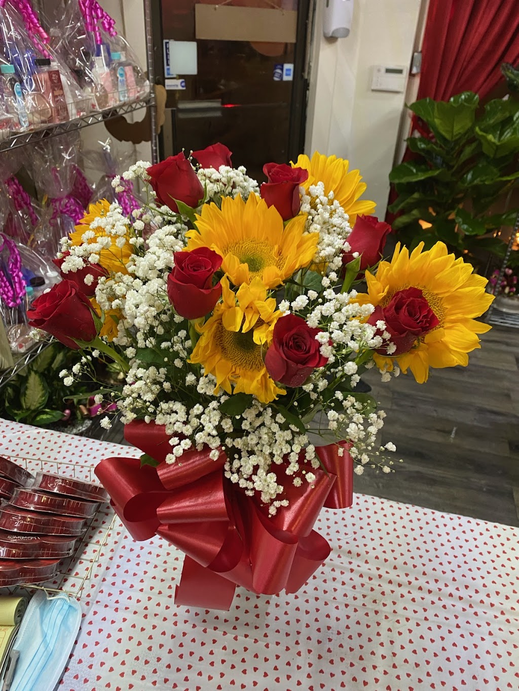 Charlies Flowers & Gourmet Baskets, LLC | 1900 E St Georges Ave, Linden, NJ 07036 | Phone: (908) 486-0070