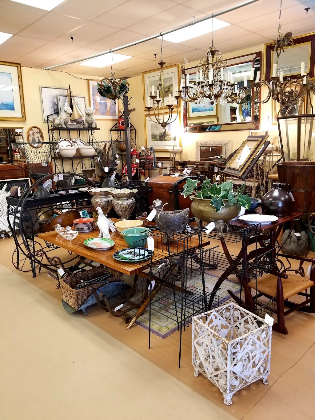 Key to the Past Antique & Design Center | 37 Frontage Rd, East Haven, CT 06512 | Phone: (203) 859-5948