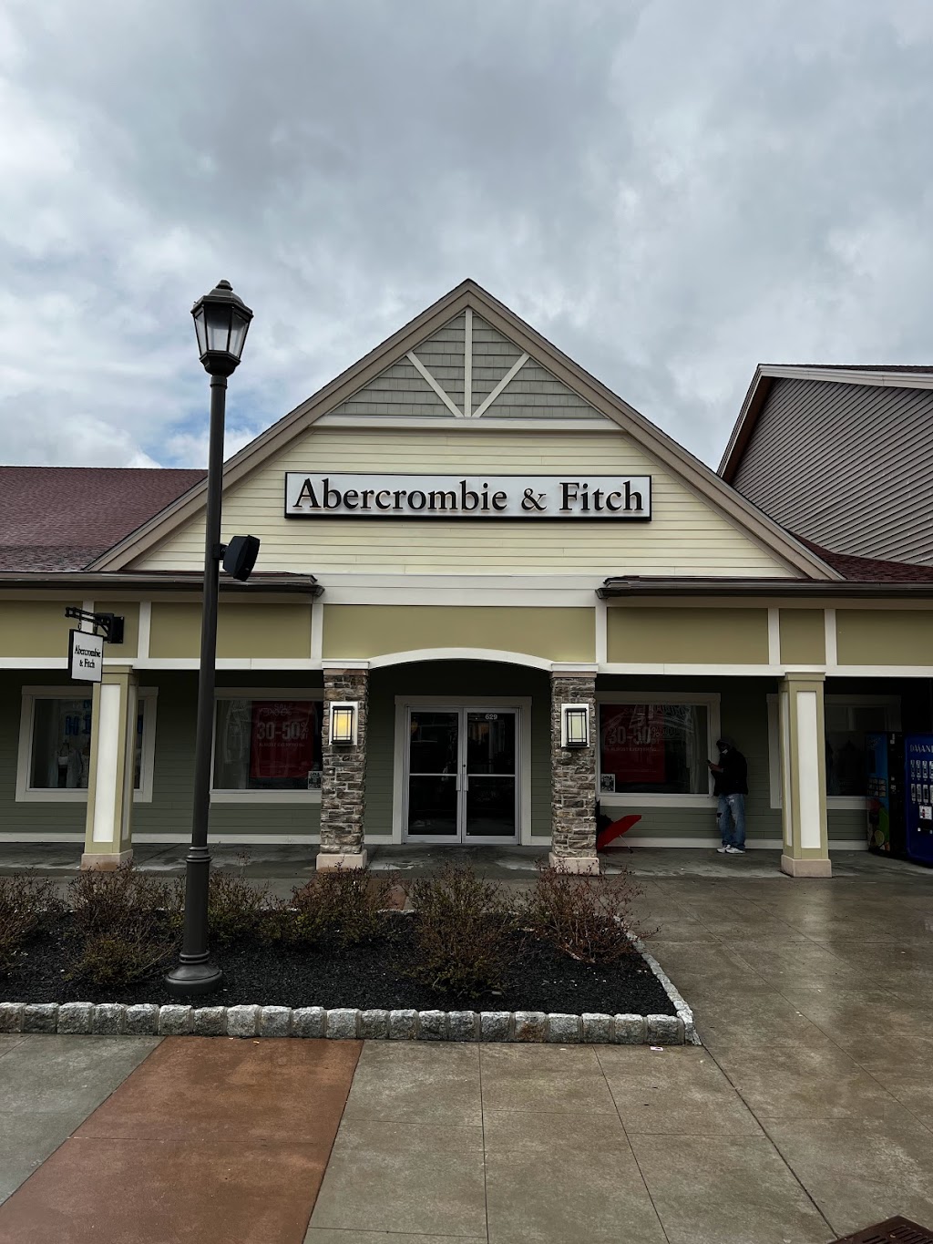 Abercrombie & Fitch | 629 Race Track Ln, Central Valley, NY 10917 | Phone: (845) 827-3267