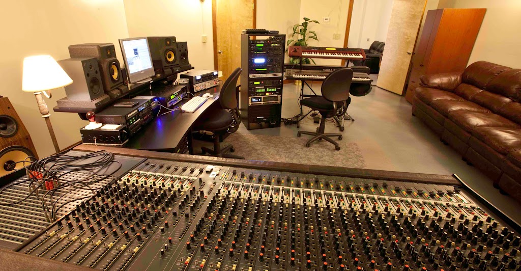 MassiPhonic studio | 143 Adams St, Manchester, CT 06042 | Phone: (860) 646-4442