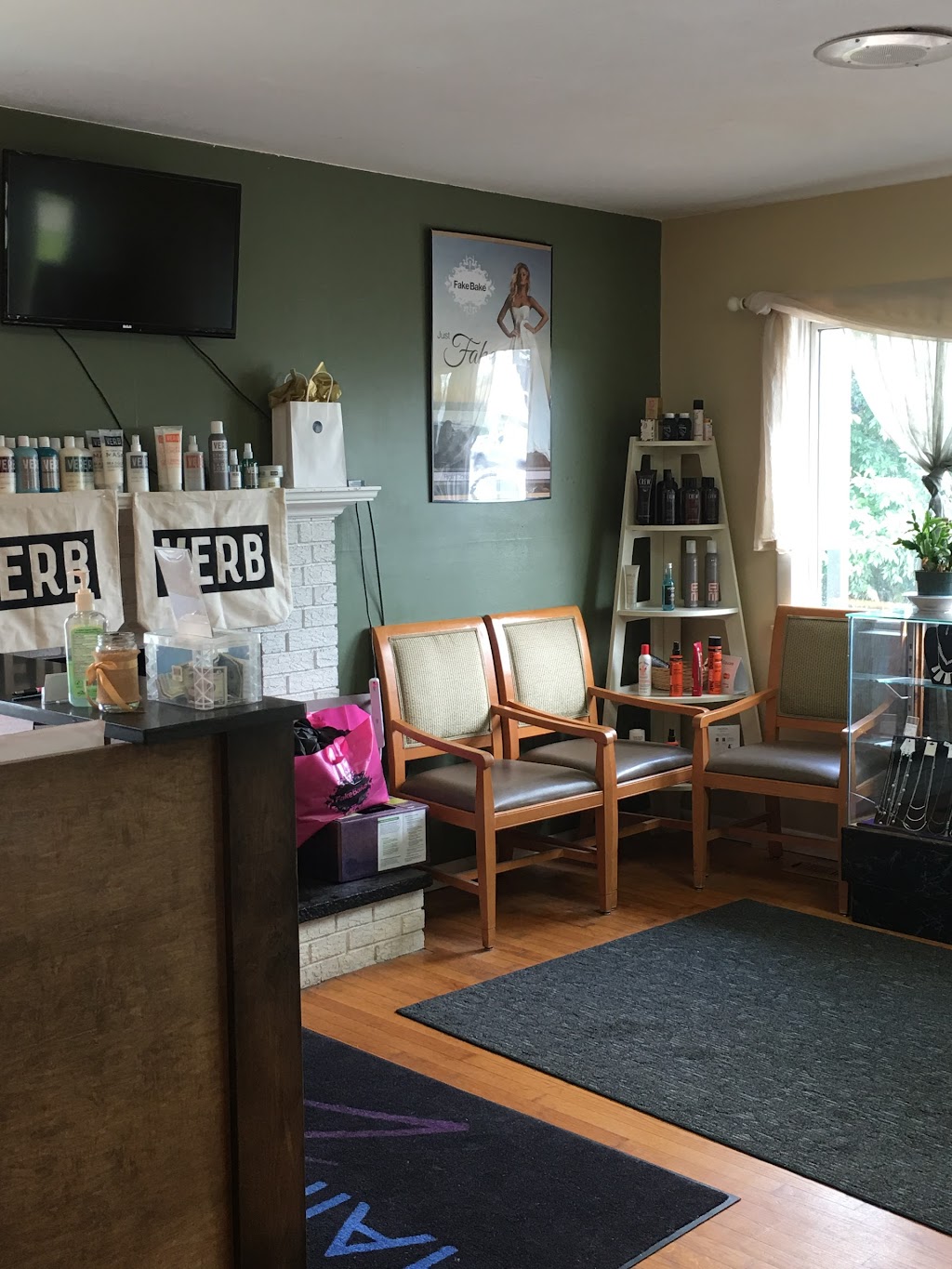 Hair Zone Salon | 583 Newfield St, Middletown, CT 06457 | Phone: (860) 335-8456