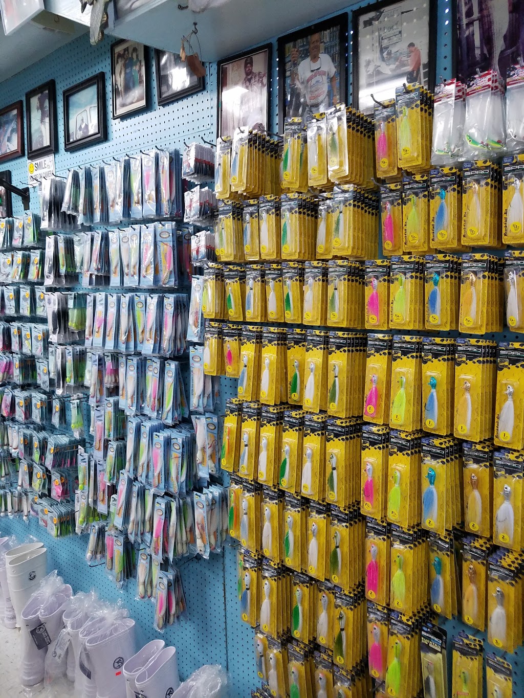 Combs Bait & Tackle | 74 Merrick Rd, Amityville, NY 11701 | Phone: (631) 264-3525