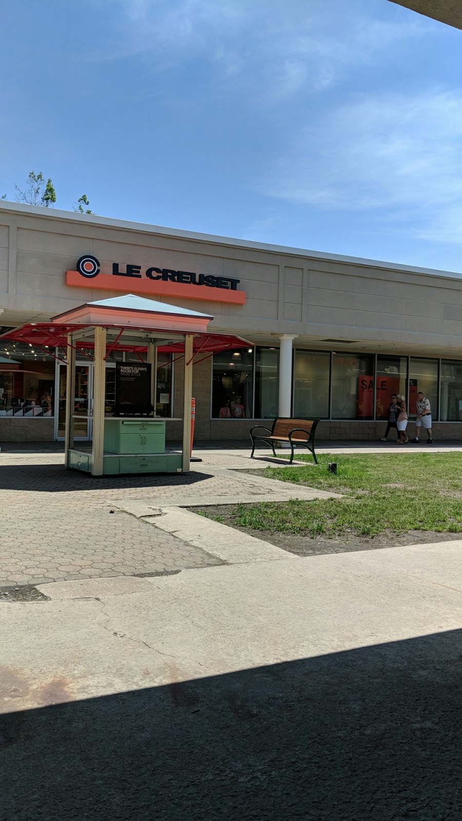 Le Creuset Outlet Store | 1000 Premium Outlets Dr Ste D03, Tannersville, PA 18372 | Phone: (570) 629-1859