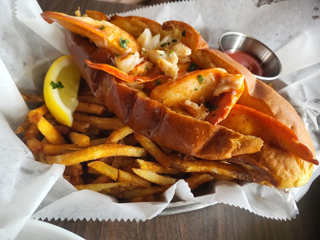 Lucas Local Oyster Bar | 775 Main St S, Southbury, CT 06488 | Phone: (203) 405-6882