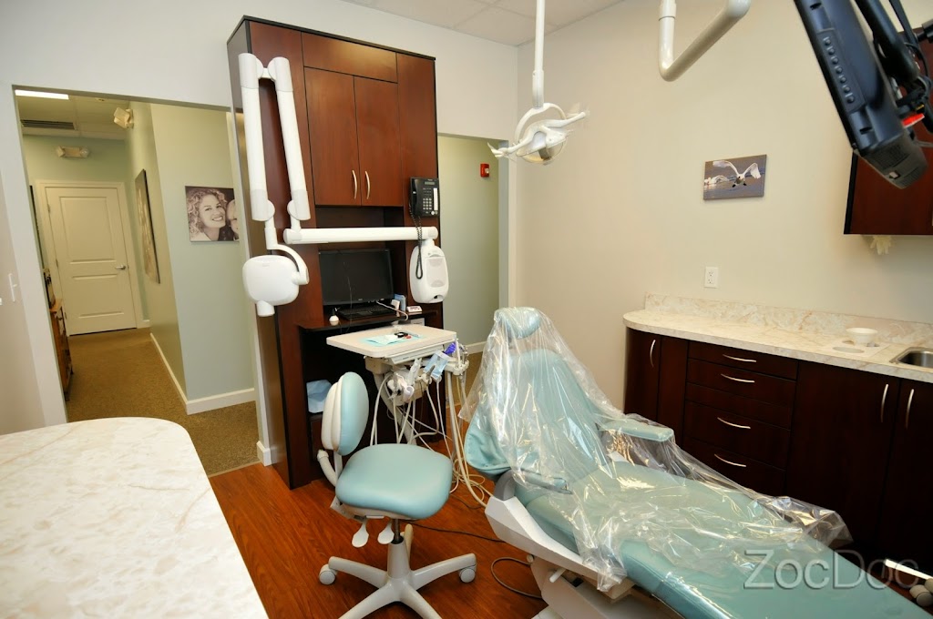 East Islip Dental Care - A Smilist Dental Company | 228 E Main St, East Islip, NY 11730 | Phone: (631) 581-8600