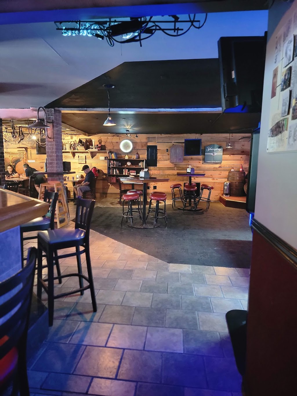 La Roma Pizza and The Brick Lounge | 3827 PA-115, Blakeslee, PA 18610 | Phone: (570) 643-7000