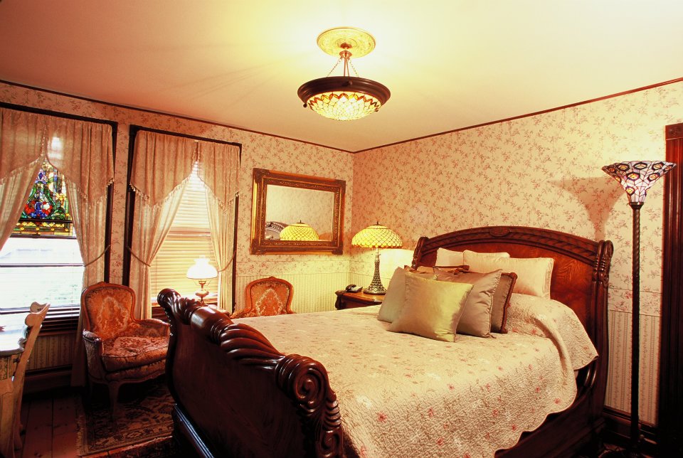 Smythe House Luxury Rooms | 158 Burt St, Saugerties, NY 12477 | Phone: (845) 532-5565