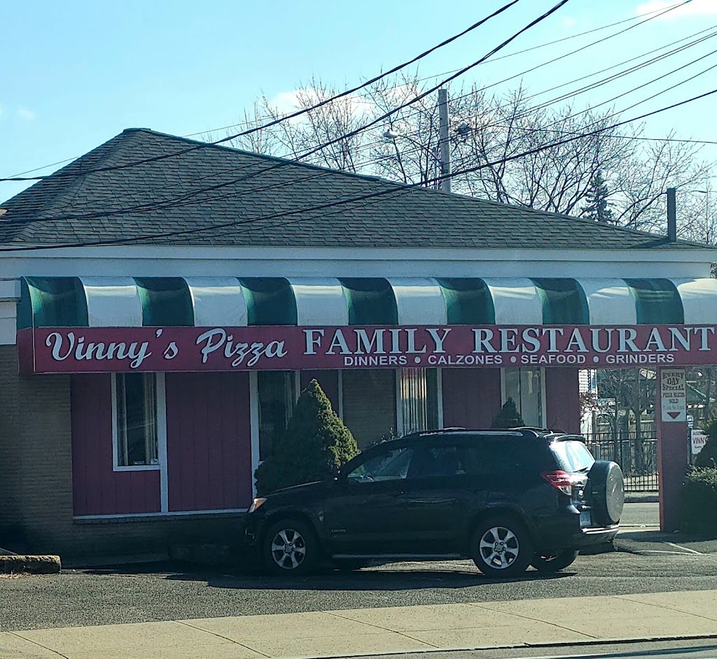 Vinnys Pizza Family Restaurant | 30 Huntington Turnpike, Bridgeport, CT 06610 | Phone: (203) 366-6616