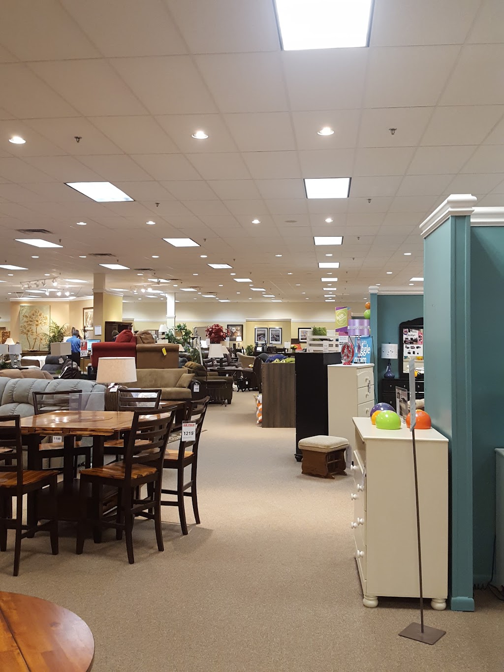 Value City Furniture of New Jersey | 45 6th St, East Brunswick, NJ 08816 | Phone: (732) 257-2500