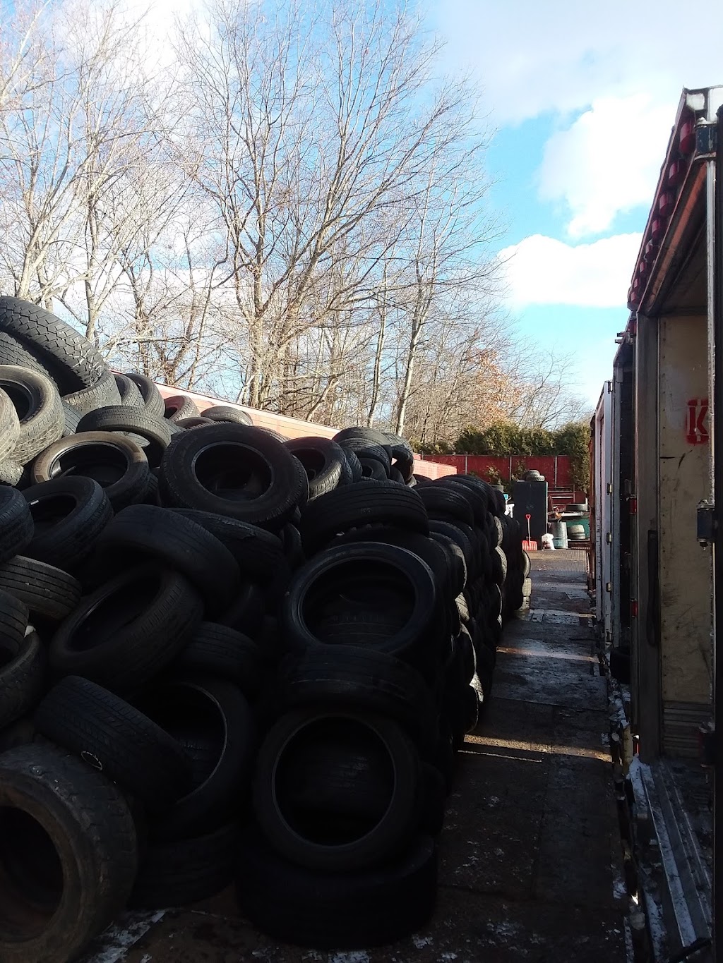 Rubberman Tire Removal LLC | 20 Park Ave, Englishtown, NJ 07726 | Phone: (732) 446-2200