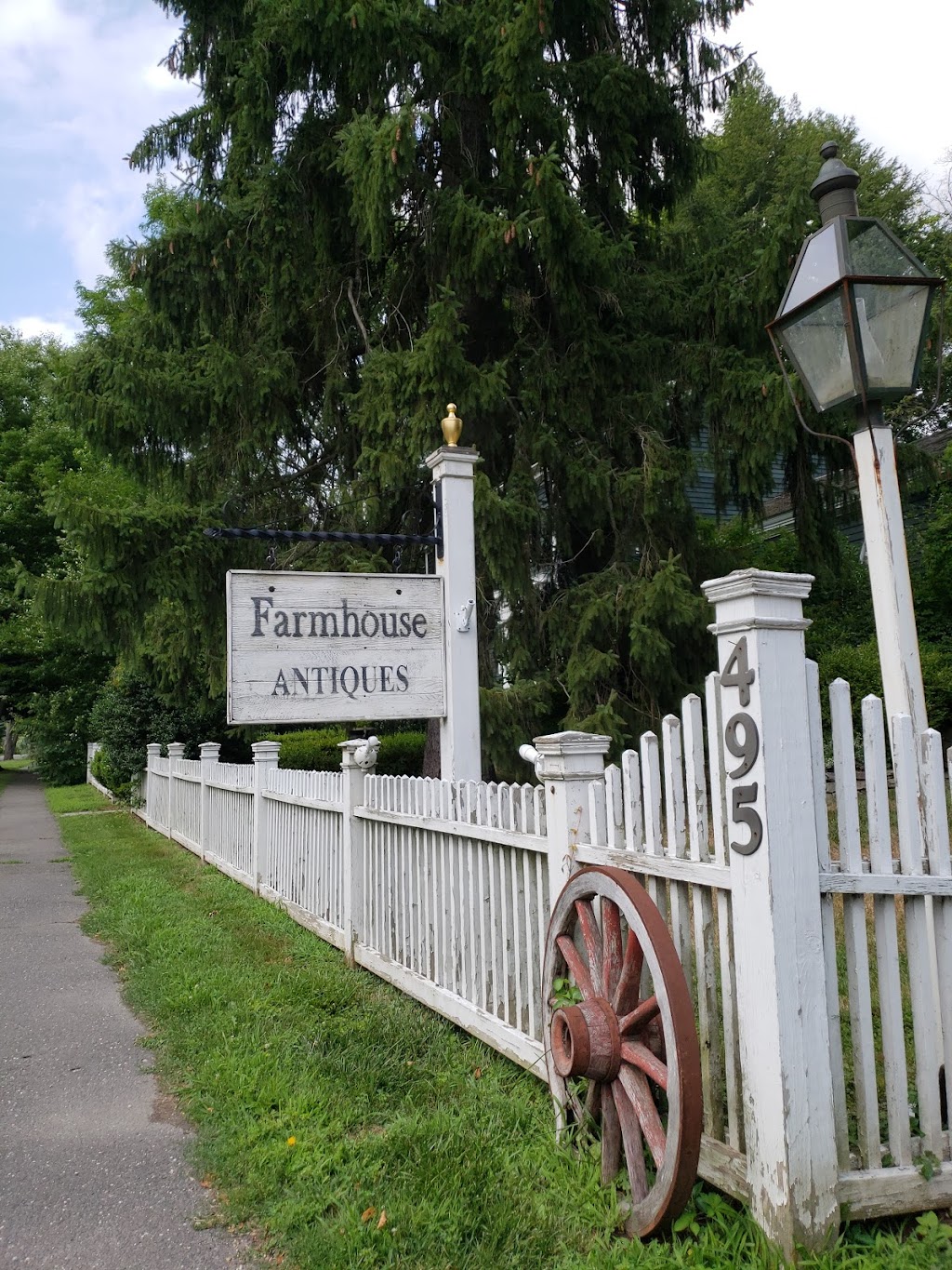 Farmhouse Antiques | 495 Main St S, Woodbury, CT 06798 | Phone: (203) 263-6400