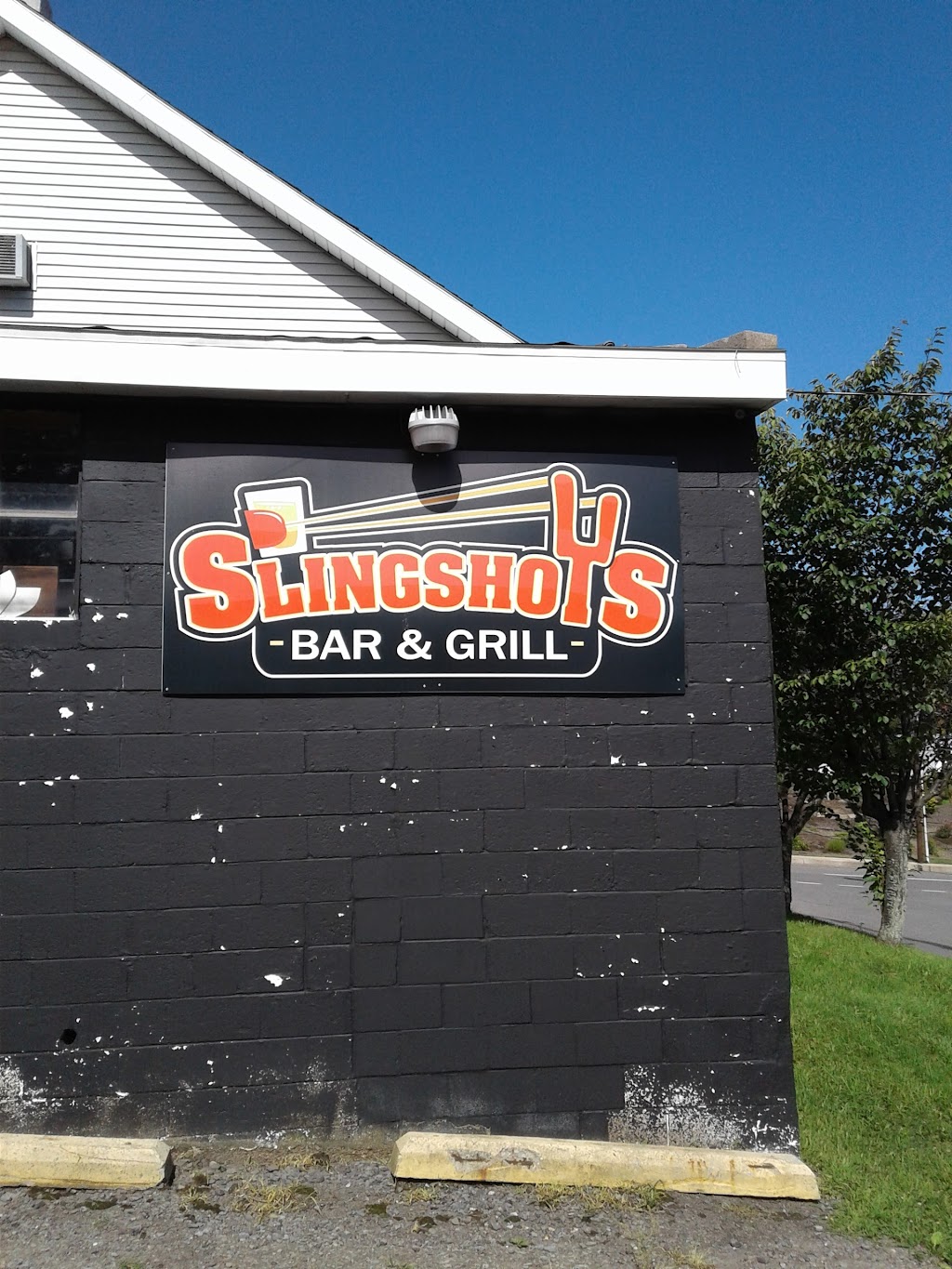 Slingshots Bar and Grill | 110 S Main St, Moscow, PA 18444 | Phone: (570) 842-7070