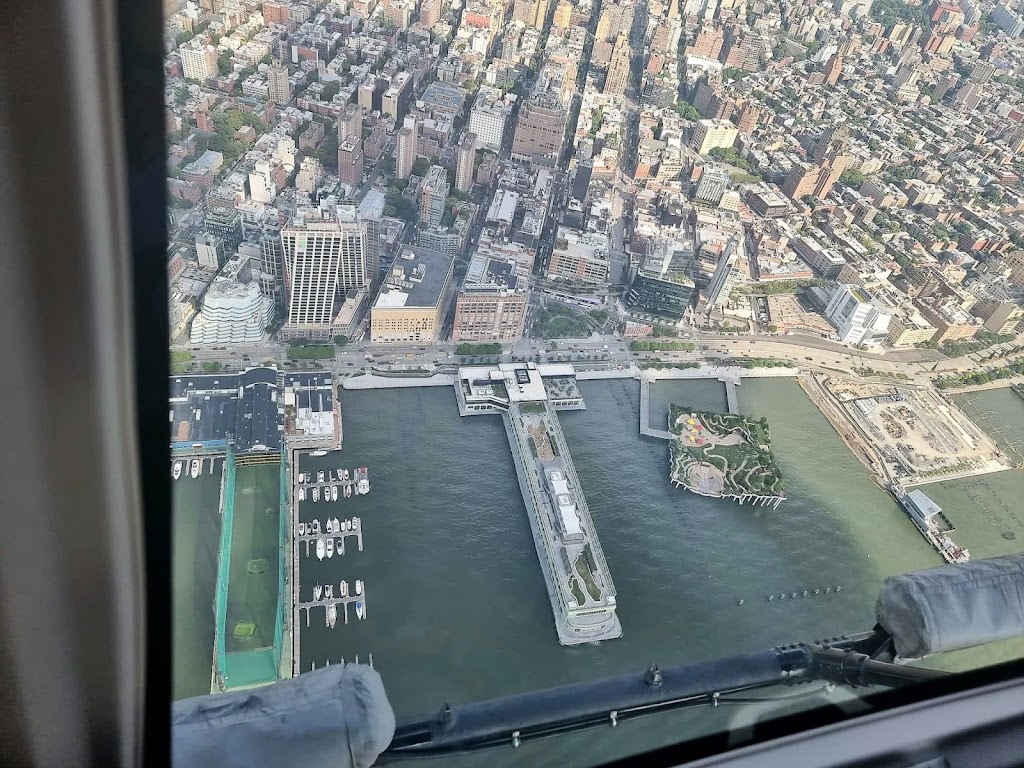 Manhattan Helicopters | 6 E River Piers, New York, NY 10004 | Phone: (212) 845-9822