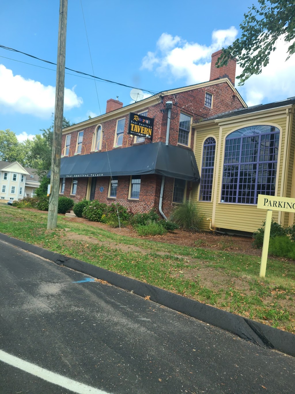 Robertos Real American Tavern | 31 S Main St, East Windsor, CT 06088 | Phone: (860) 370-9888