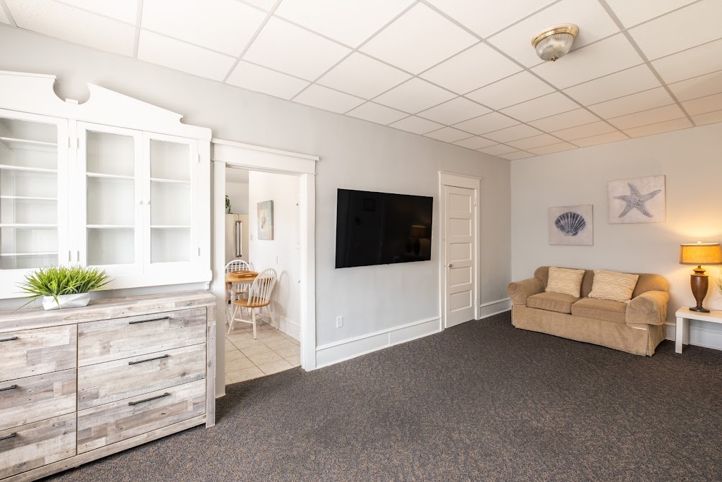 Ocean Breeze Hotel | 724 Ocean Ave, Ocean City, NJ 08226 | Phone: (609) 399-8744