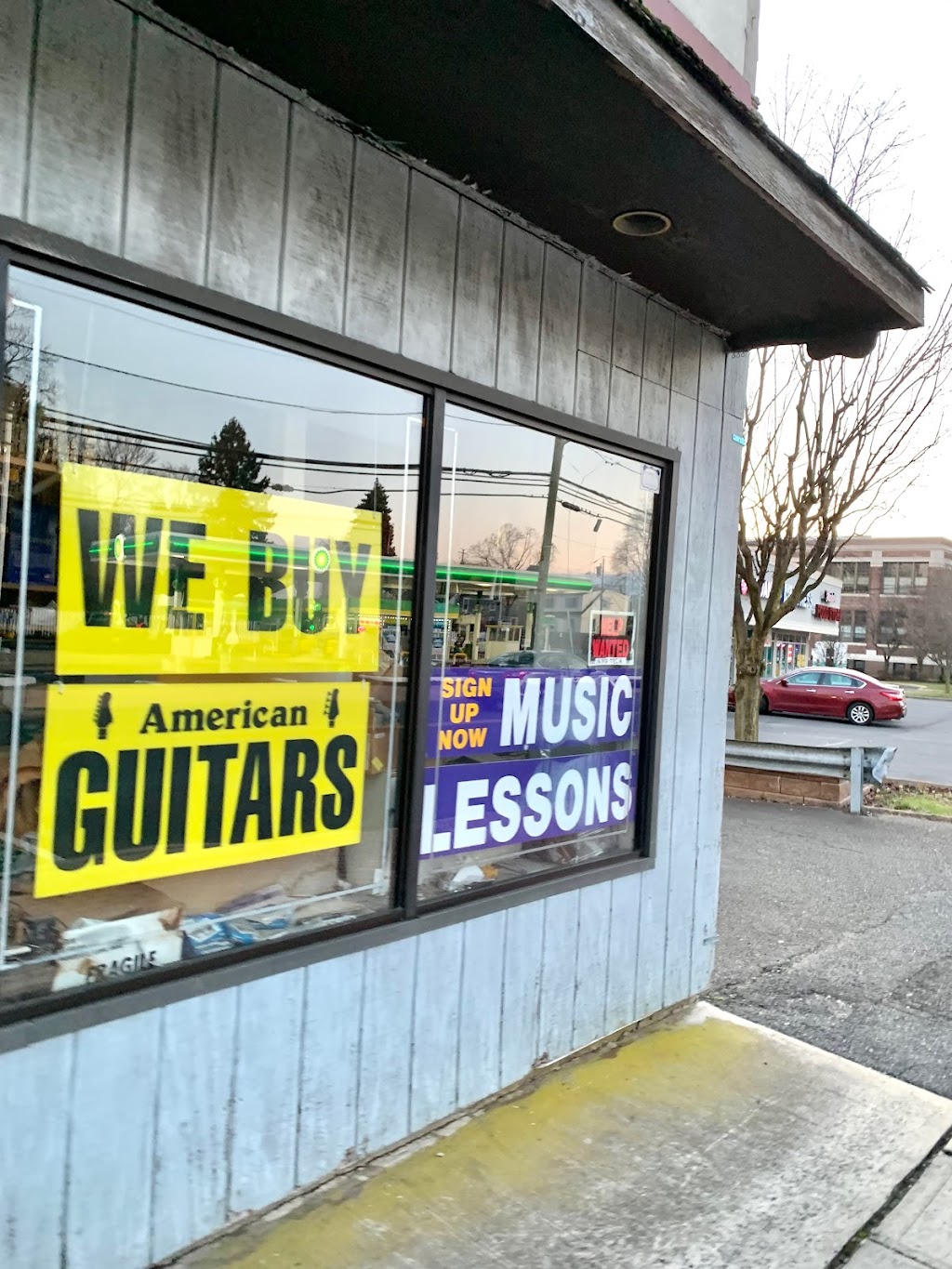 New Jersey Guitar & Bass Center | 995 Amboy Ave, Edison, NJ 08837 | Phone: (732) 225-4444