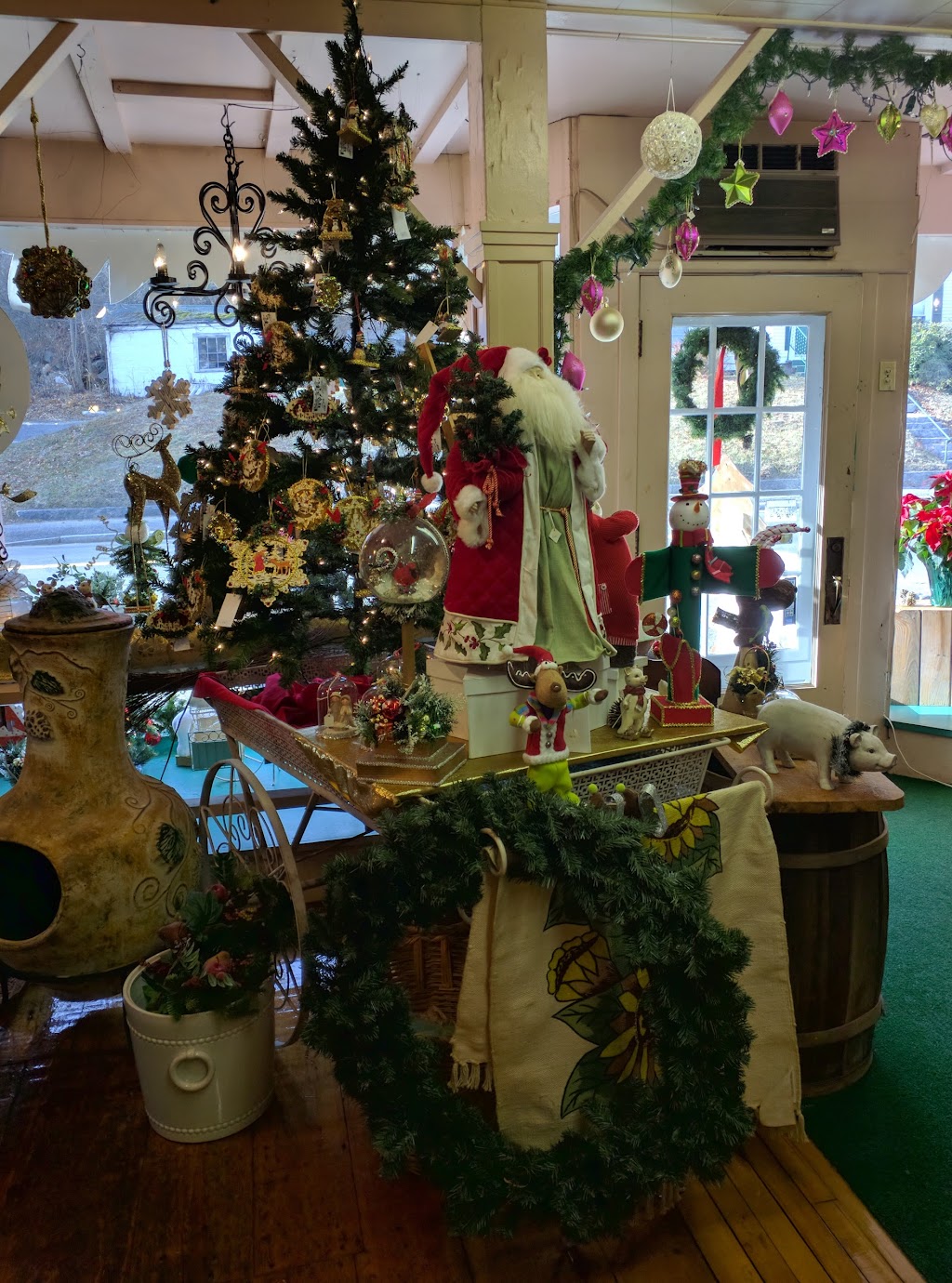 Christmas Studio | 252 Main St, Monson, MA 01057 | Phone: (413) 267-3342